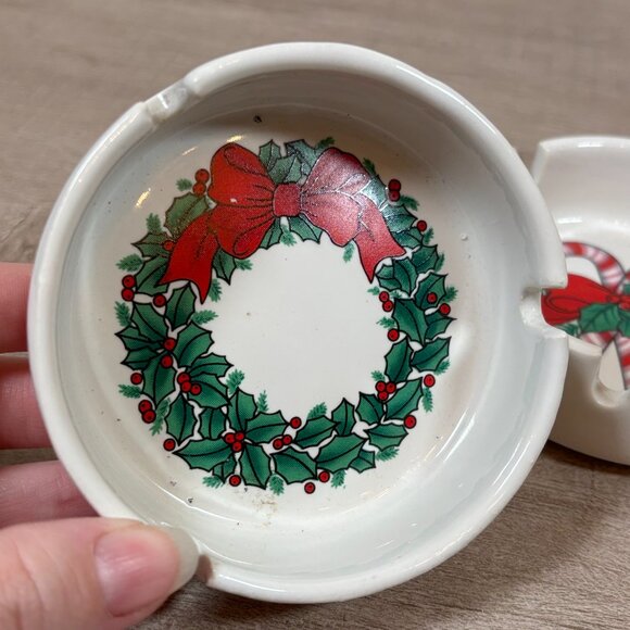 Vintage Pair of Ceramic Christmas Ashtrays - Picture 4 of 8